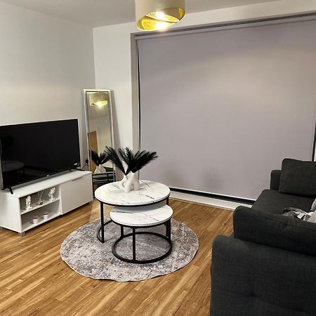 Luxury 2-Bed High-Rise In Manchester With Parking Bagian luar foto