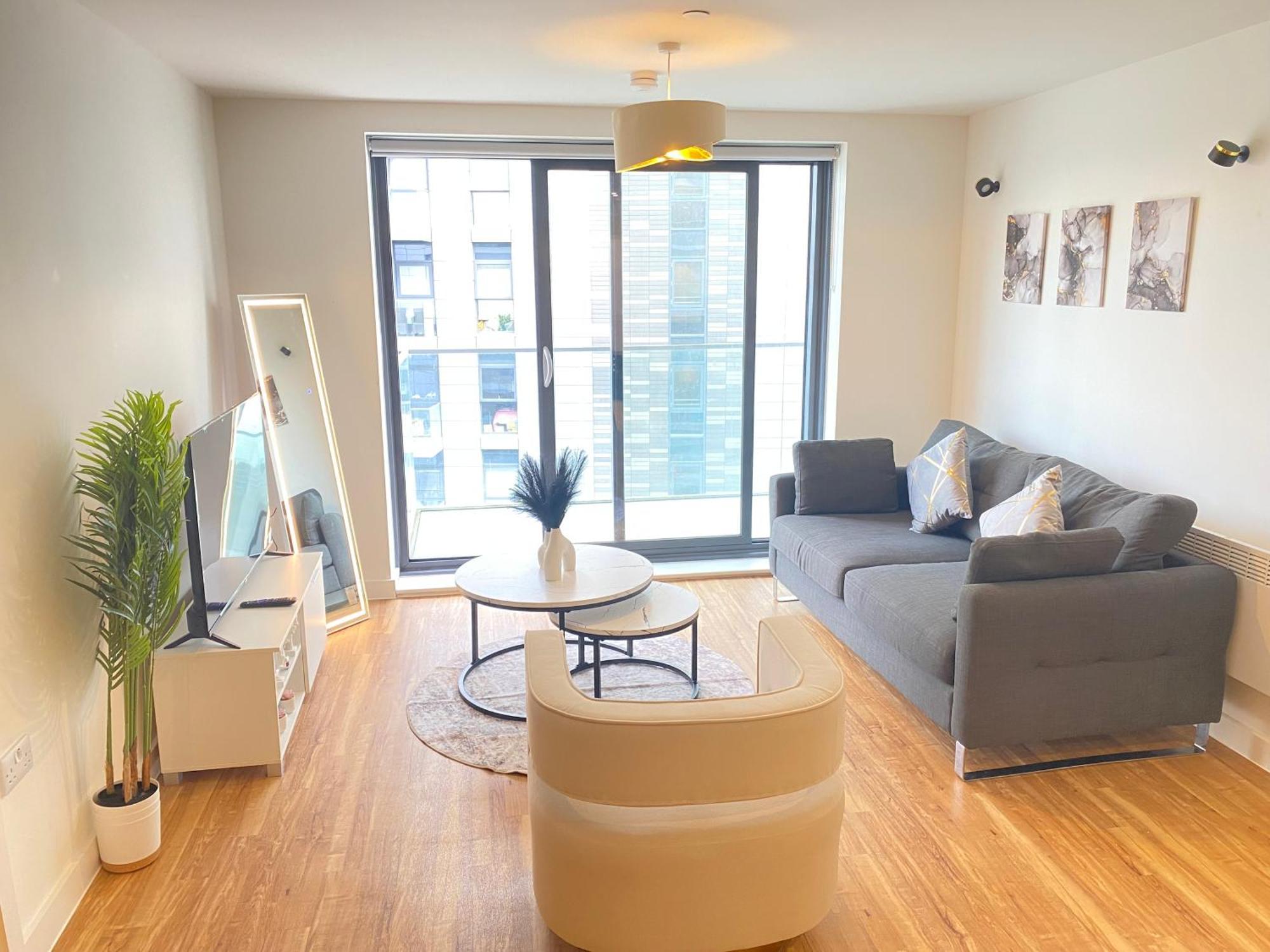 Luxury 2-Bed High-Rise In Manchester With Parking Bagian luar foto
