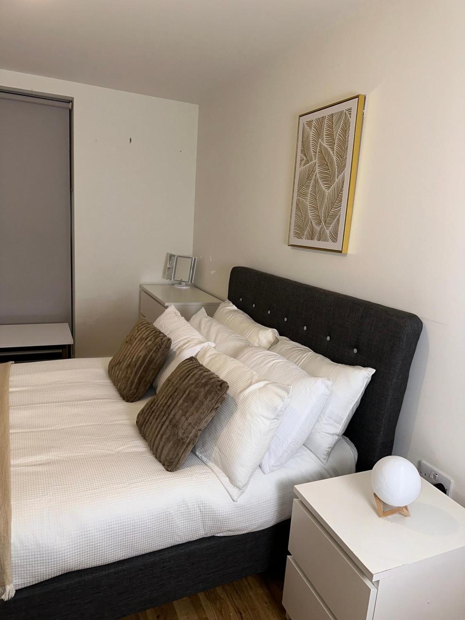 Luxury 2-Bed High-Rise In Manchester With Parking Bagian luar foto