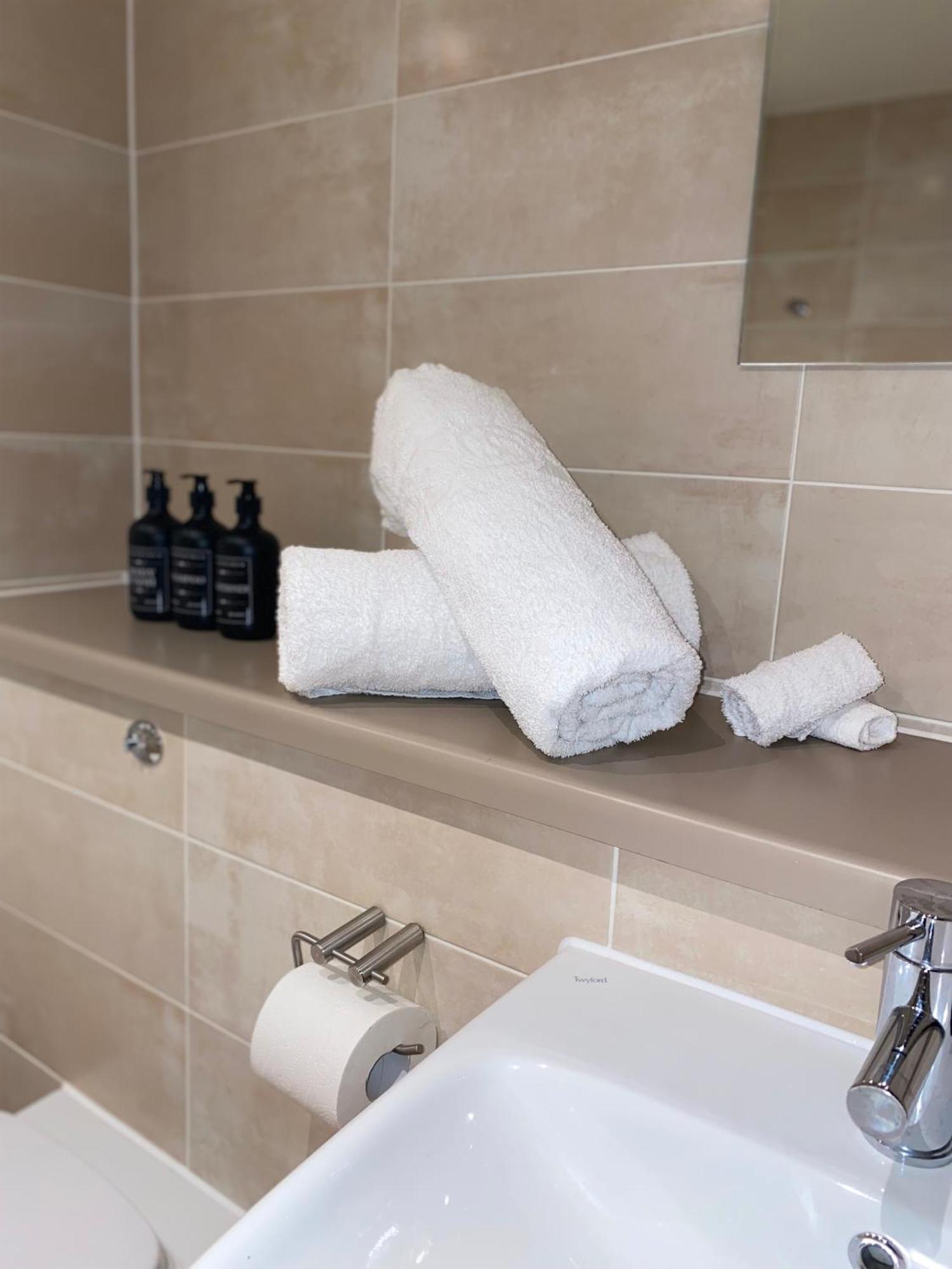 Luxury 2-Bed High-Rise In Manchester With Parking Bagian luar foto