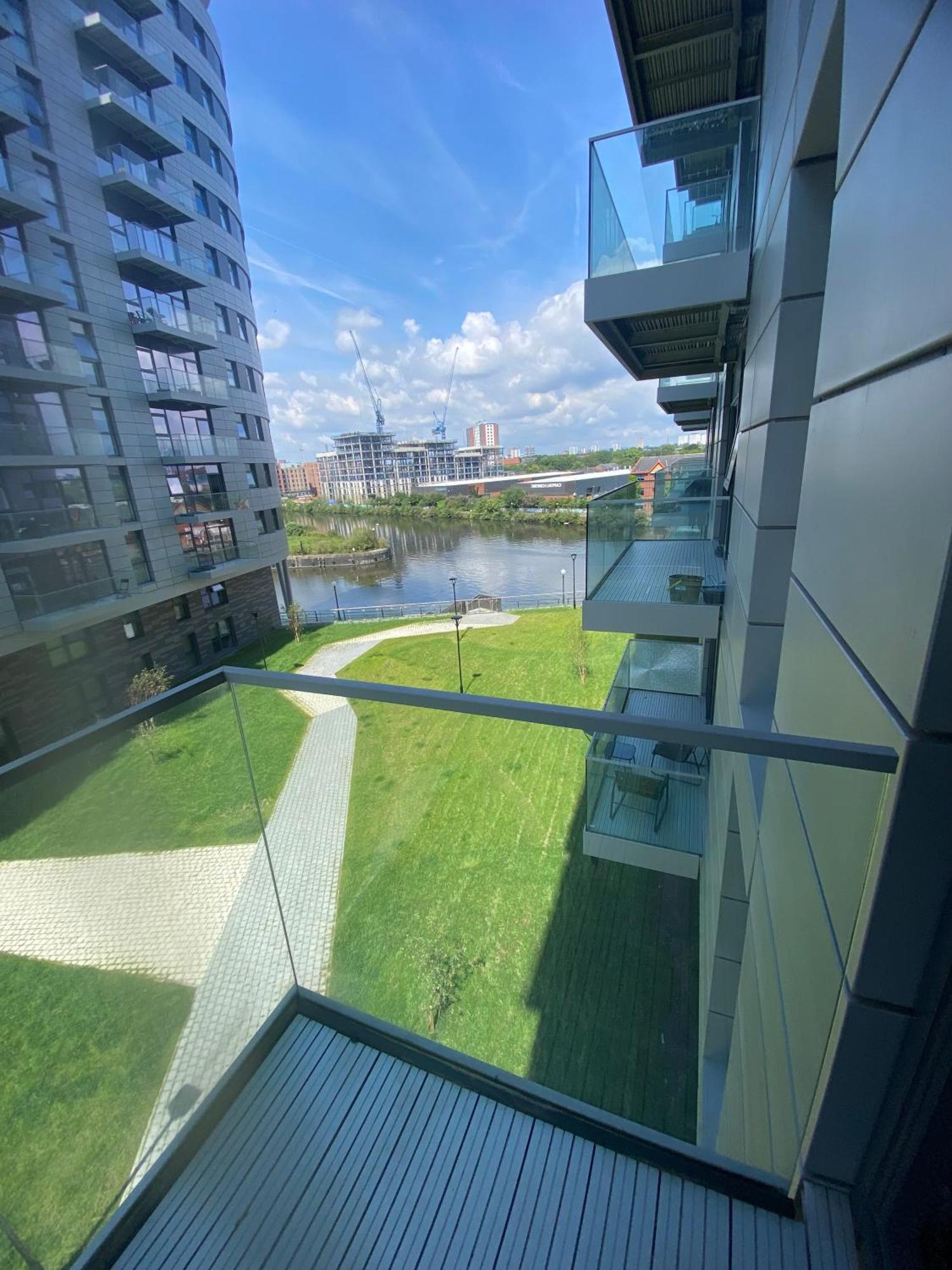 Luxury 2-Bed High-Rise In Manchester With Parking Bagian luar foto