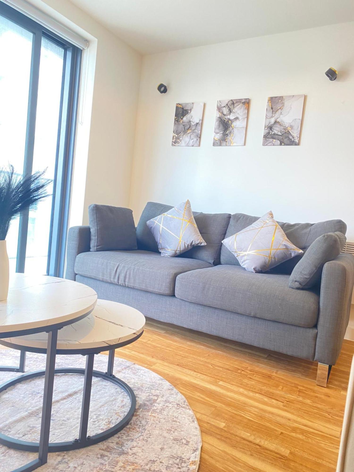 Luxury 2-Bed High-Rise In Manchester With Parking Bagian luar foto